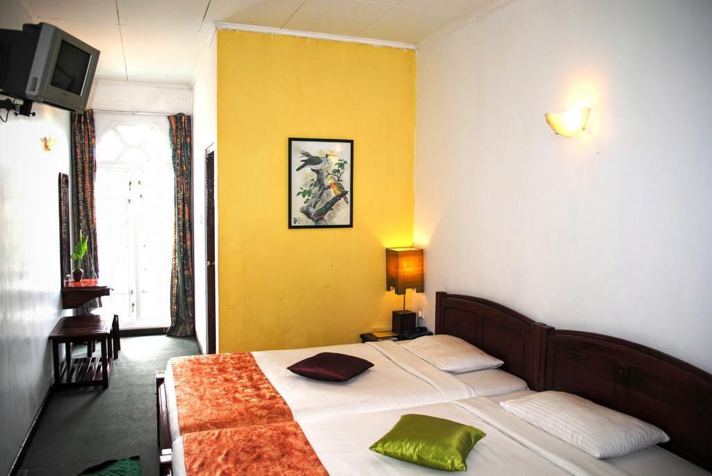 Binota Hotel Нувара Елия Екстериор снимка