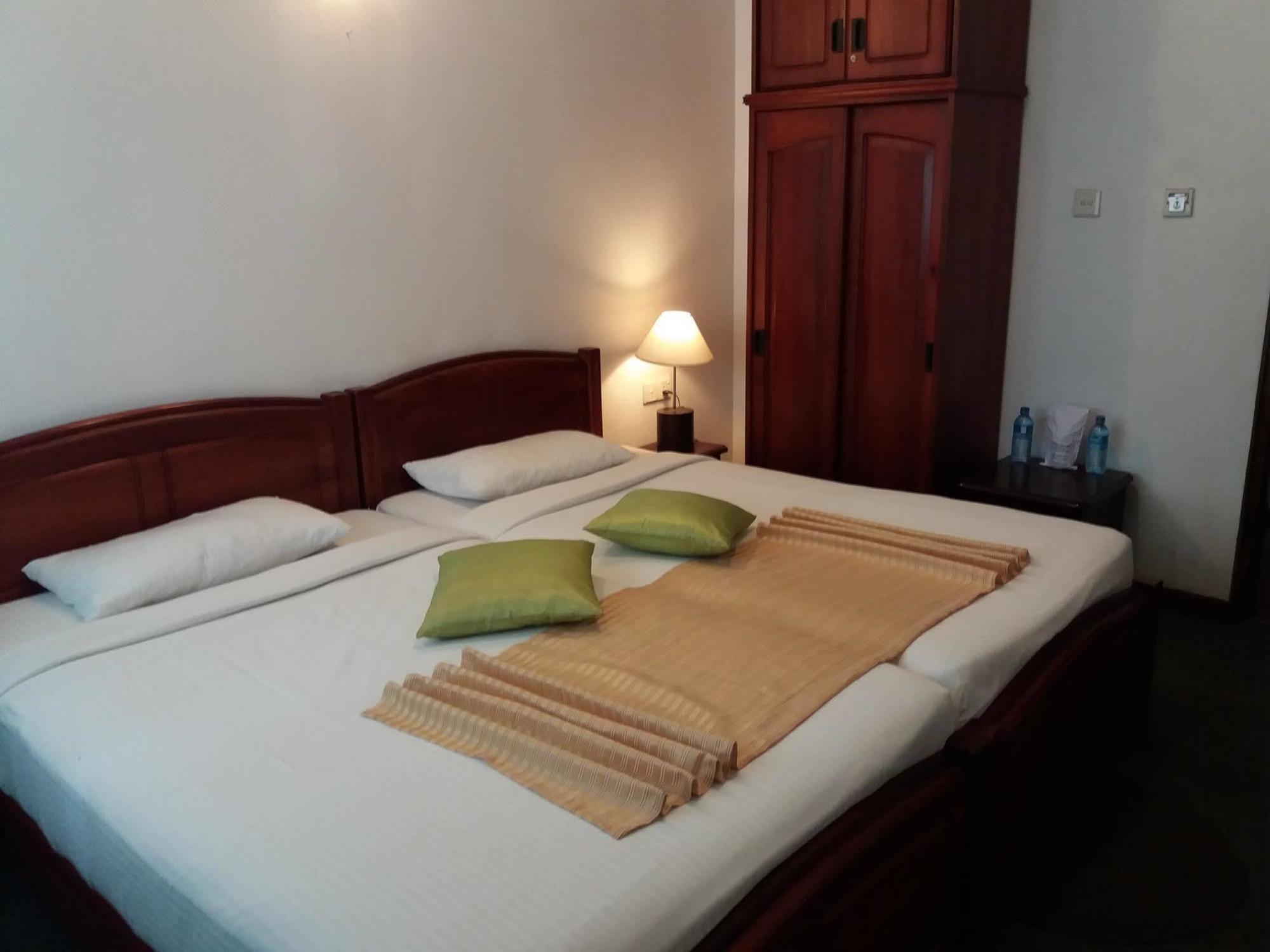 Binota Hotel Нувара Елия Екстериор снимка