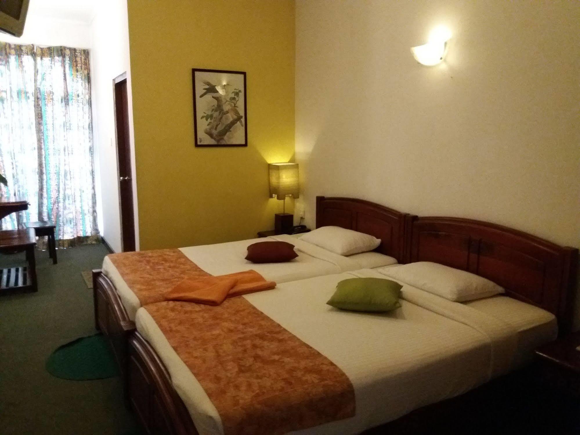 Binota Hotel Нувара Елия Екстериор снимка
