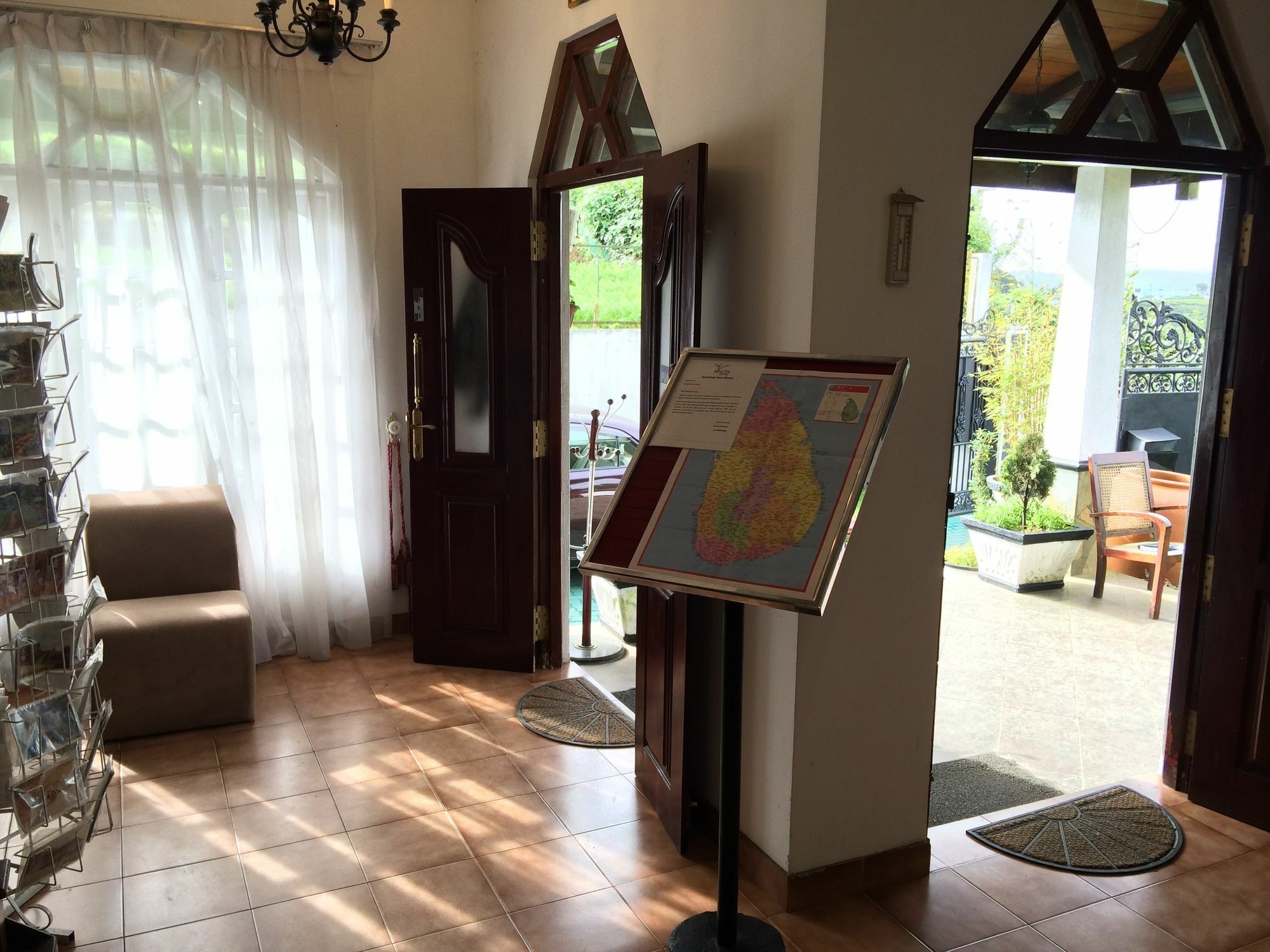Binota Hotel Нувара Елия Екстериор снимка